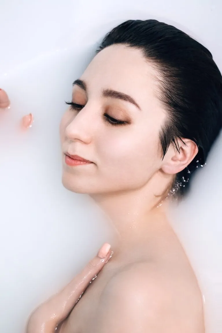 Totul despre acidul hialuronic: Beneficii și cum să-l integrezi în rutina ta Photo "All about hyaluronic acid: Benefits and how to integrate it into your routine"