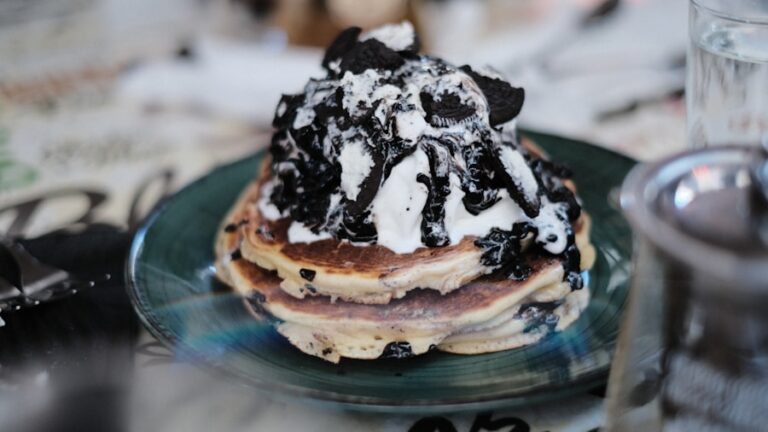Photo "10 delicious topping ideas for pancakes and waffles"