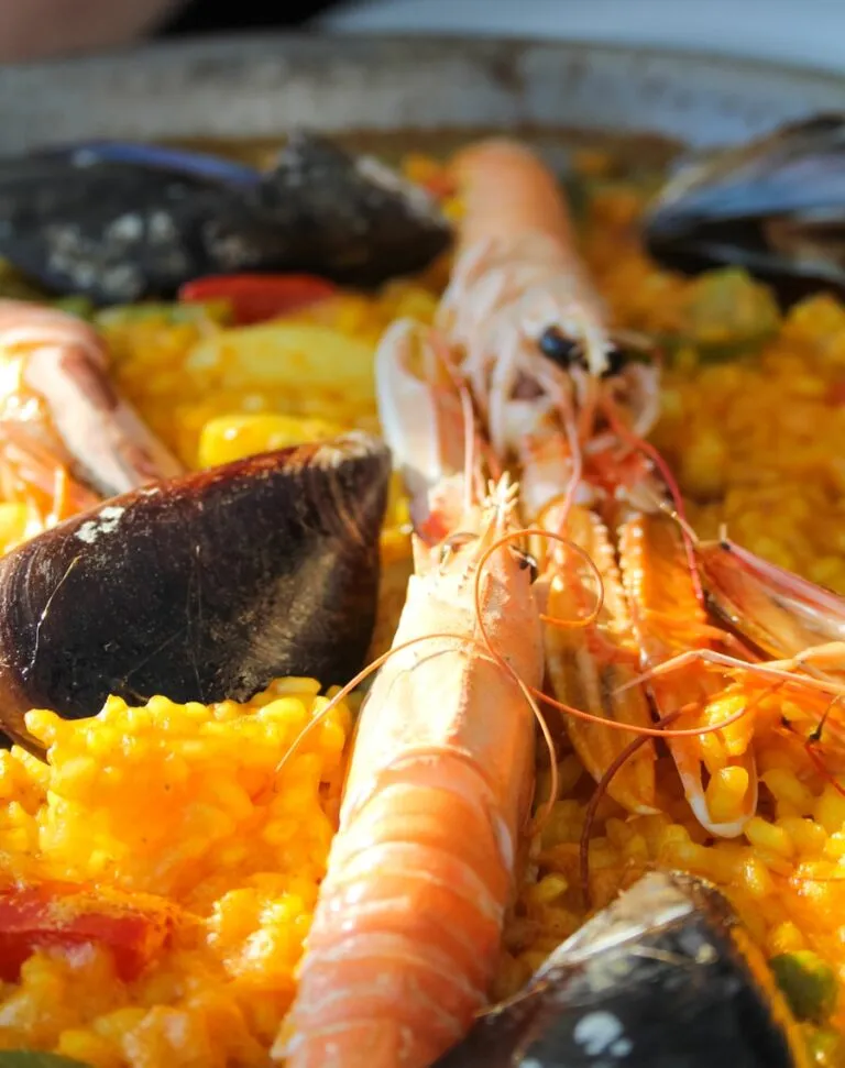 Secretele bucătăriei spaniole: Tapas, paella și alte specialități Photo "Secrets of Spanish cuisine: Tapas, paella, and other specialties"