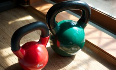Photo "Guide for weight training at home: Exercises and precautions"