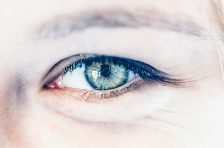 10 sfaturi esențiale pentru a-ți menține sănătatea ochilor pe termen lung Photo "10 essential tips for maintaining your eye health in the long term"