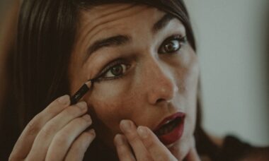 Photo "10 essential makeup tricks every woman should master"