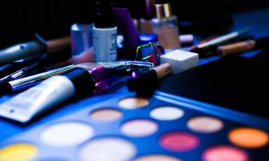 Photo "How to choose the right makeup products for special occasions and events"