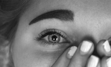 Photo Perfect Eyebrows: Step-by-Step Guide for Shaping and Filling