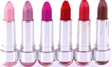 Photo "Guide for choosing the perfect lipstick based on skin tone and occasion"