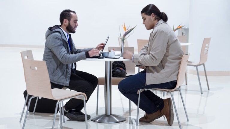 5 strategii pentru a-ți îmbunătăți comunicarea și relațiile interpersonale Photo "5 strategies to improve your communication and interpersonal relationships"