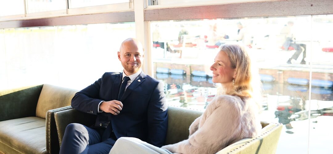 Photo elegant conversation