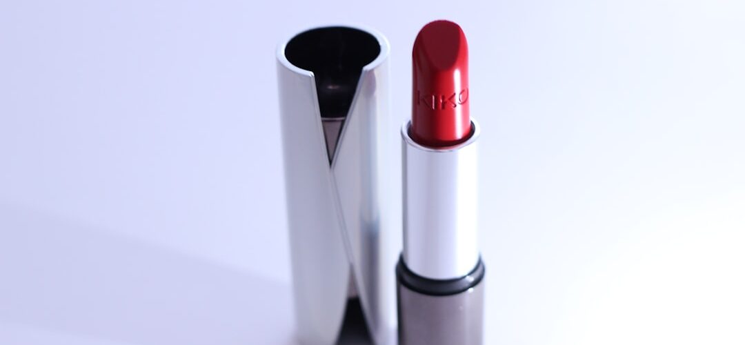 Photo red lipstick shade