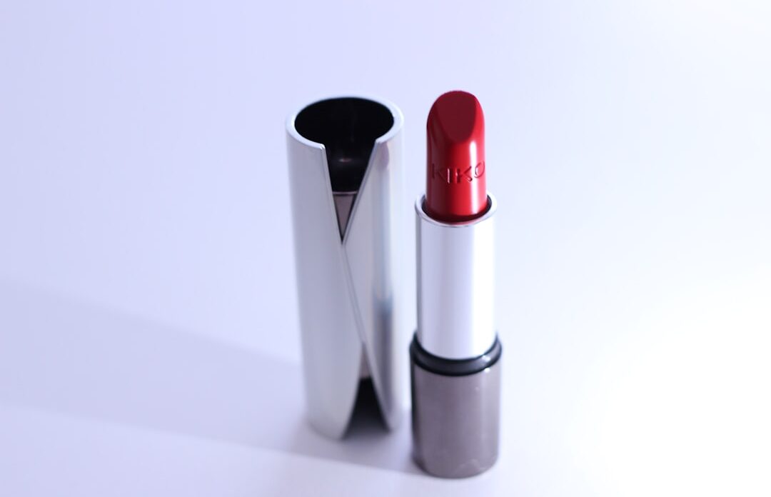 Photo red lipstick shade