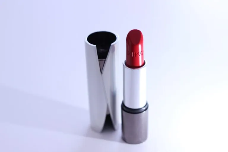 Photo red lipstick shade