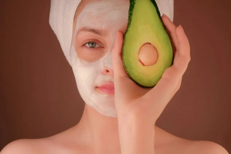 Greșeli frecvente când vine vorba de îngrijirea feței Photo common facial skincare mistakes